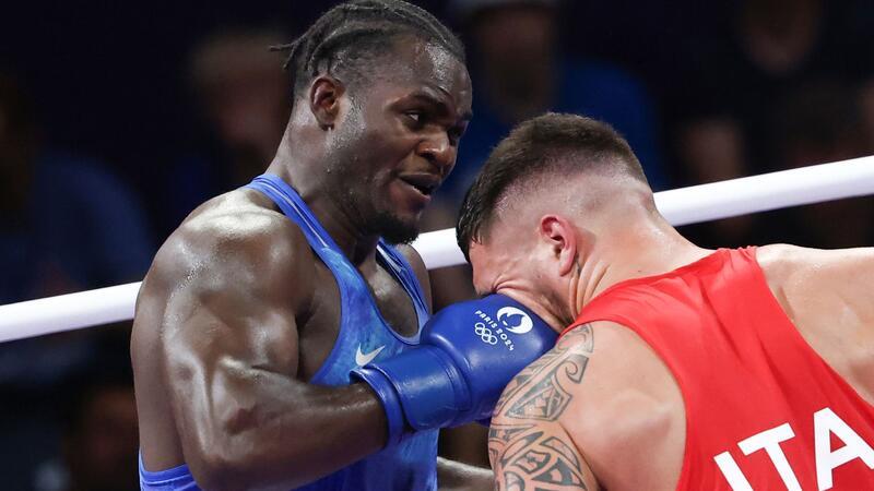 Boxer Nelvie Tiafack (l) bezwang den Italiener Diego Lenzi souverän.