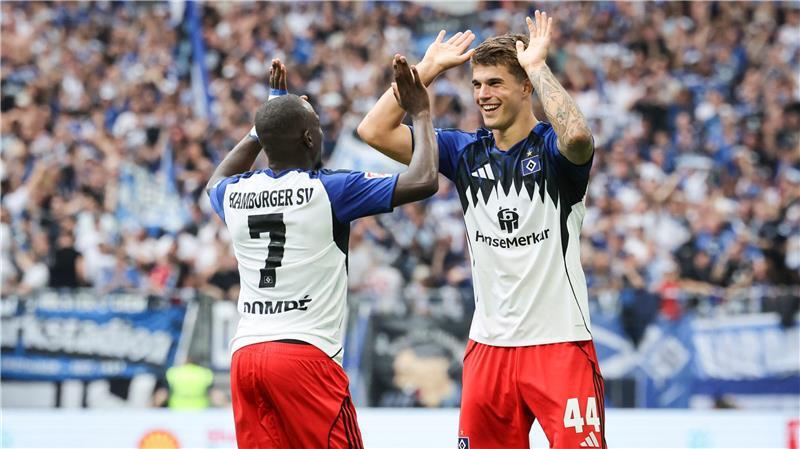 HSV atmet auf: Erster Bundesliga-Sieg seit dem Aufstieg Brach den Tor-Bann des HSV: Luka Vuskovic (r).