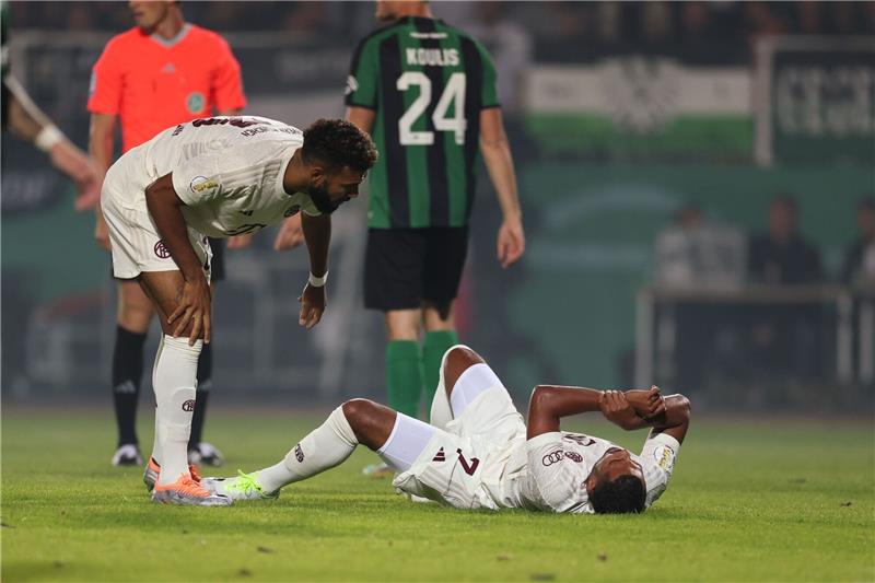 Unterarm gebrochen: Gnabry füllt das Bayern-Lazarett Brach sich den Unterarm: Serge Gnabry (unten). Foto: dpa