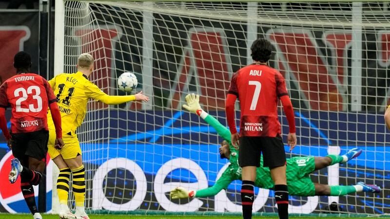 Brachte Dortmund per Elfmeter in Führung: Marco Reus (2.v.l.).