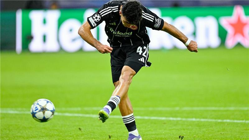 Eintracht Frankfurt feiert rauschende Europa-Party Brachte Eintracht Frankfurt in Führung: Can Uzun.