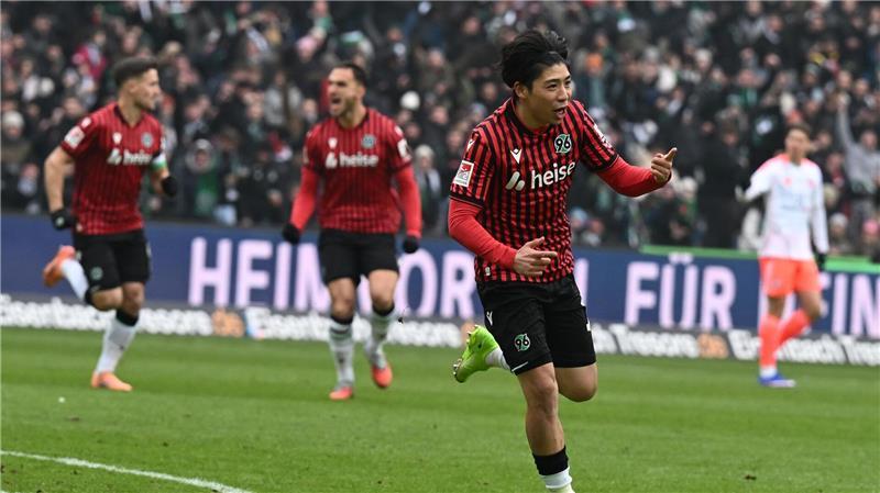 Brachte Hannover 96 früh in Führung: Daisuke Yokota (vorne).