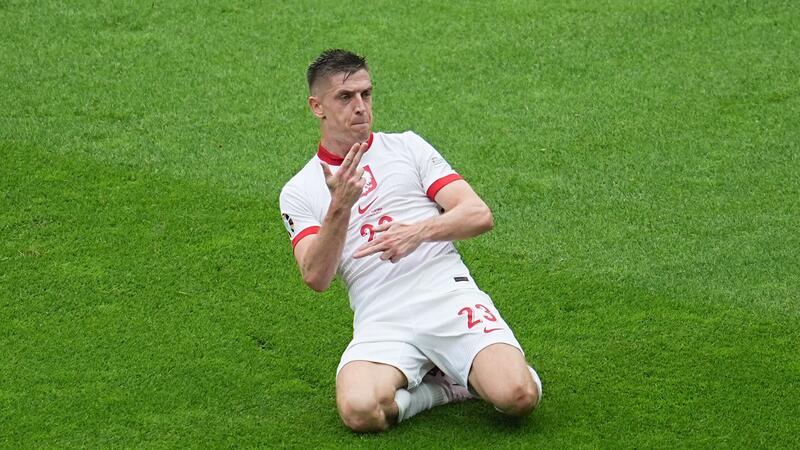 EM-Knockout für Polen trotz Lewandowski-Rückkehr Brachte Polen zurück ins Spiel: Der Ex-Herthaner Krzysztof Piatek.