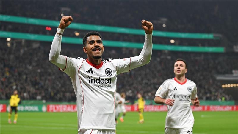 Elfmeterkrimi: BVB besiegelt frühes Pokal-Aus für Frankfurt Brachte die Eintracht in Führung: Ansgar Knauff.