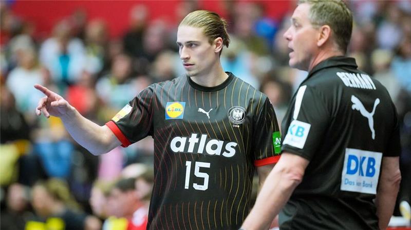 Dank Wolff: Handballer mit Zittersieg gegen die Schweiz Brachte frischen Schwung ins deutsche Angriffsspiel: Juri Knorr.