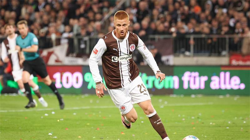 St. Pauli gewinnt viertes Testspiel - Ceesay verletzt Brachte sein Team im Testspiel in Führung: St. Paulis Louis Oppie. (Archivbild)