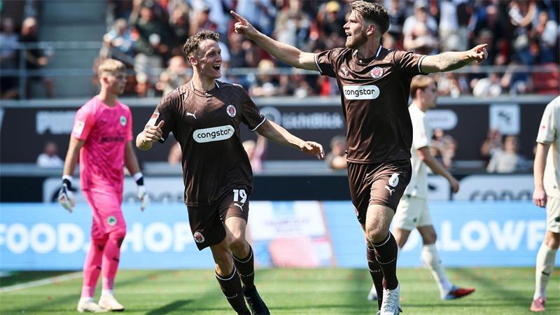 Brachte seine neue Mannschaft in Führung: St.-Pauli-Verteidiger Marcus Mathisen (r).   