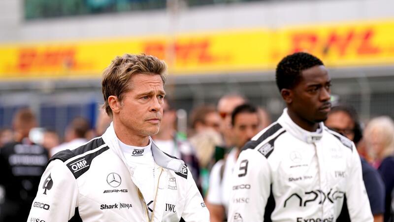 Formel-1-Film mit Brad Pitt kommt im Juni 2025 in die Kinos Brad Pitt (l) und Damson Idris spielen in dem Formel-1-Film, der in einem Jahr in die Kinos kommen soll.