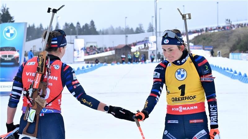 Sperre nach Kreditkartenaffäre: Simons Olympia-Start möglich Braisaz-Bouchet (r) und Simon beschränken ihren Kontakt auf das Nötigste. (Archivbild)