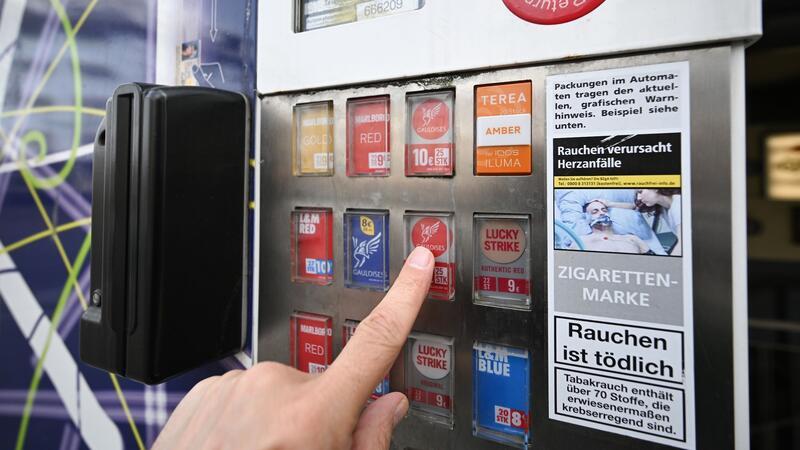 Antrag gegen Tabakautomaten-Betreiber gescheitert Branchenangaben zufolge werden in Deutschland circa 6 Prozent der Zigaretten über Automaten verkauft.
