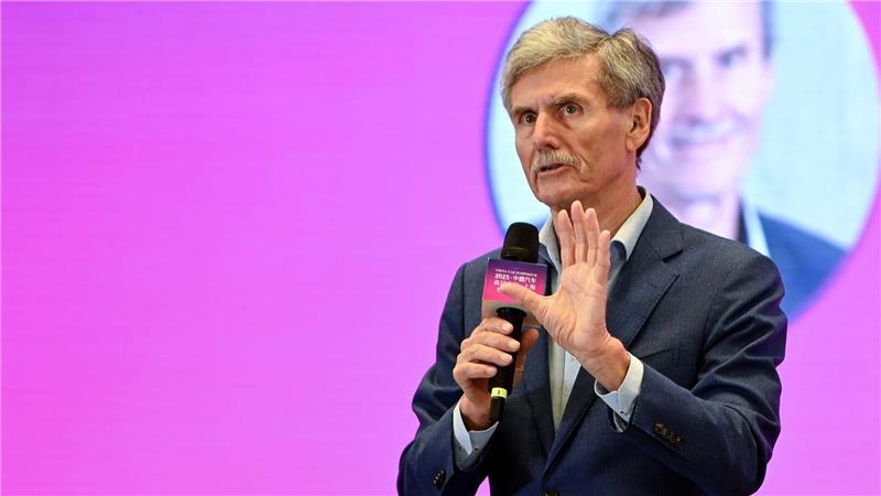 Branchenexperte Ferdinand Dudenhöffer sieht die Prämie kritisch. (Archivbild)