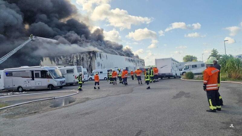 Brand bei einem Wohnmobilhändler in Lamstedt.