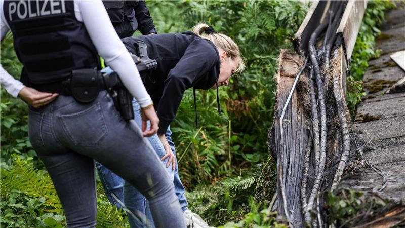 Hauptstrecke der Bahn lahmgelegt: Polizei sieht Sabotage Brand im Kabelkanal: Polizei sieht Sabotage.
