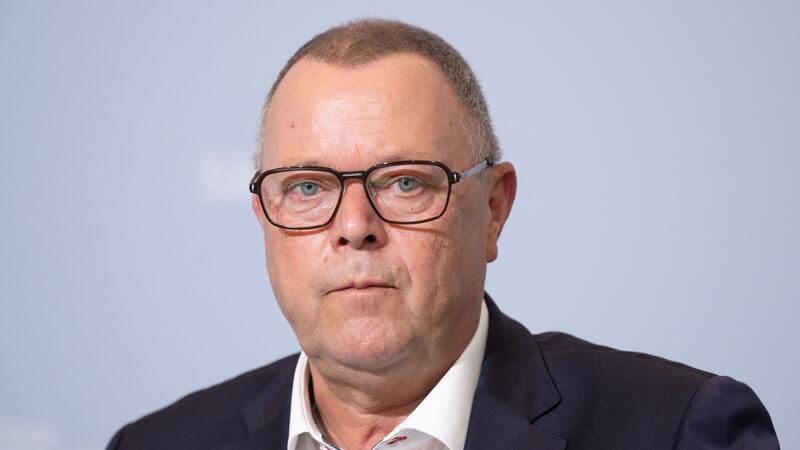 Schlag gegen Islamisten: Brandenburg verbietet Moscheeverein Brandenburg habe seit vielen Monaten an der Verbotsverfügung gearbeitet, sagt Stübgen. (Archivbild)