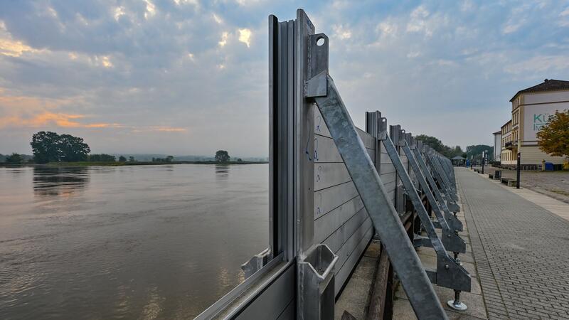 Aufräumen nach Flutkatastrophe - Aussicht auf EU-Hilfe Brandenburg rüstet sich für ein mögliches Hochwasser.