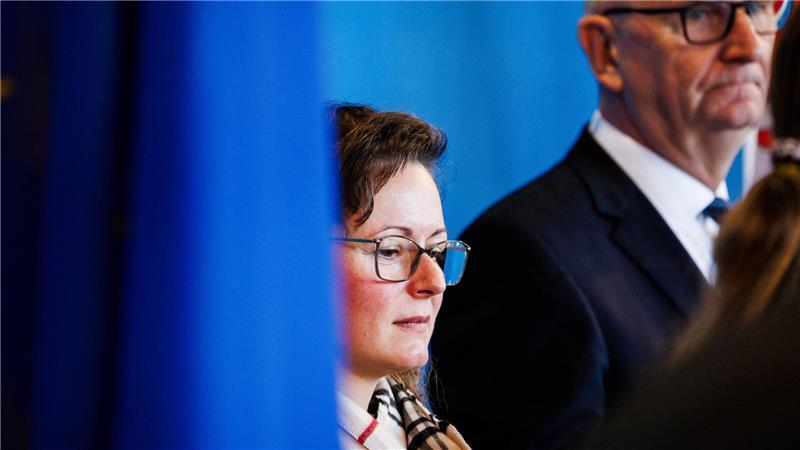 Vogelgrippe breitet sich aus – Stallpflicht greift Brandenburgs Agrarministerin Hanka Mittelstädt und Brandenburgs Ministerpräsident Dietmar Woidke (beide SPD) sprechen von einer besorgniserregenden Situation.