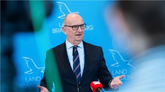 Brandenburgs Ministerpräsident Dietmar Woidke (SPD) erklärt die Koalition mit dem BSW für beendet. 
