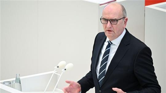 Brandenburgs Ministerpräsident Dietmar Woidke zeigt sich bislang unbeeindruckt von Umfragen.
