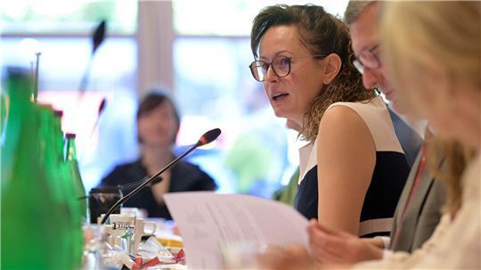 Brandenburgs Verbraucherschutzministerin Hanka Mittelstädt und ihre Länderkollegen befassten sich bei ihrer Konferenz in Potsdam mit Fake-Shops. 