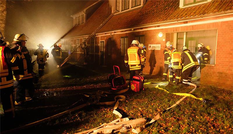 Warum in Stade und Oldendorf am Donnerstag die Sirenen gingen "Brandmeldeanlage in Hude ausgelöst" lautete der Alarm. Fotos: Rolf Hillyer-Funke / Feuerwehren Samtgemeinde Oldendorf-Himmelpforten
