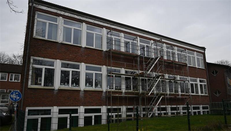 Samtgemeinde Horneburg sperrt sechs Klassenräume in der Grundschule Brandschutz: Die Klassenräume an den Not-Gerüsttreppen sind gesperrt worden.