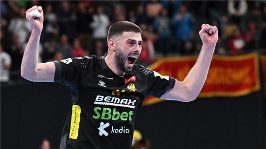 Branko Vujovic von Montenegro jubelt nach dem Spiel.