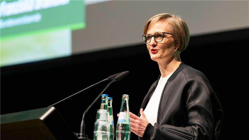 Niedersachsens Grüne haben neue Parteispitze Brantner kritisierte auch die Linke: Sie gefalle sich als laute Oppositionspartei, sei sicherheitspolitisch aber auf dem falschen Weg.