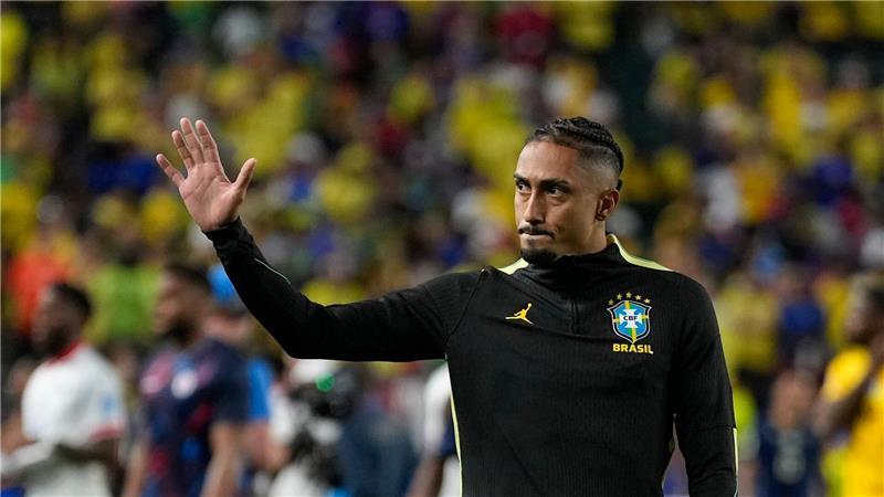 Brasilien tanzt wieder - und sorgt sich um Raphinha Brasiliens Offensiv-Ass Raphinha musste angeschlagen raus.