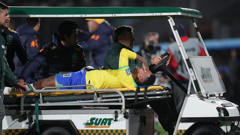 Messi trifft doppelt für Argentinien - Brasilien patzt Brasiliens Star Neymar hat sich am Knie verletzt.