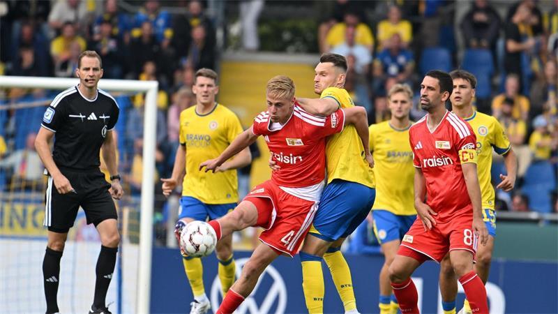 Gladbach, Mainz und Freiburg locker weiter - Union mit Mühe Braunschweig und Union lieferten sich einen spannenden Pokal-Fight.