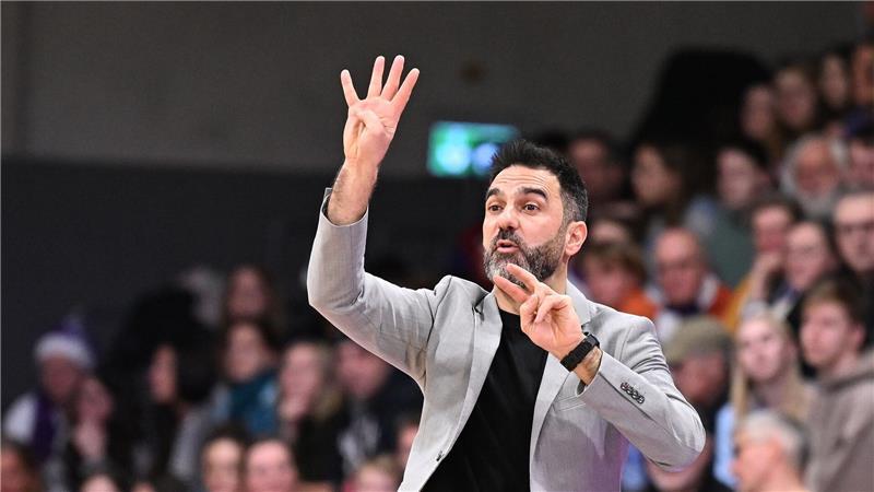 Braunschweigs Coach Ramírez BBL-Trainer des Jahres Braunschweigs Coach Jesús Ramírez ist BBL-Trainer des Jahres.
