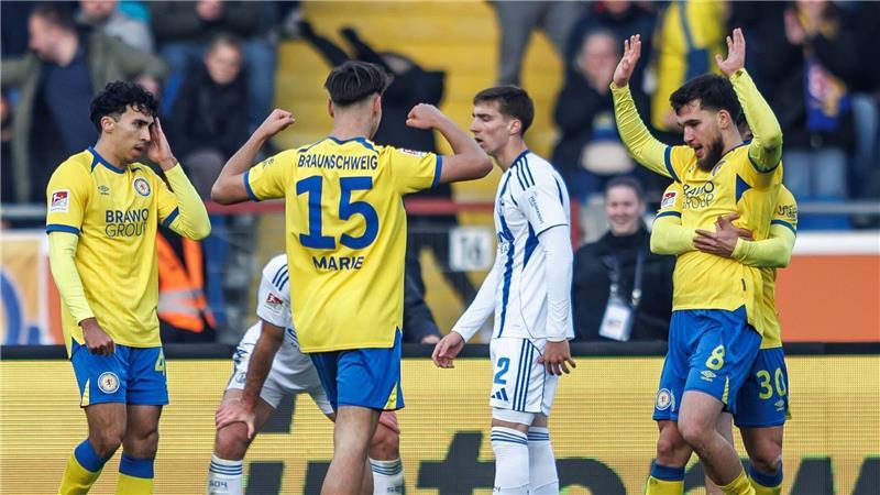 Braunschweigs Mehmet Aydin trifft gegen seinen Ex-Club Schalke 04.