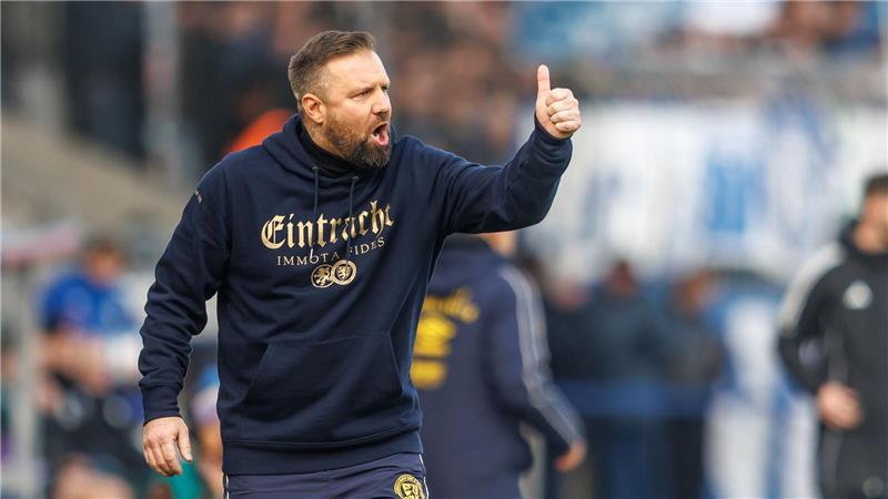 Braunschweig: Sieg über Schalke statt Jubiläum gegen Havelse Braunschweigs Trainer Heiner Backhaus.