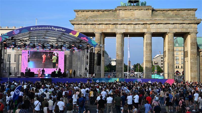 Breakdance- und HipHop-Künstler traten in Berlin bei der Fête de la Musique auf. 