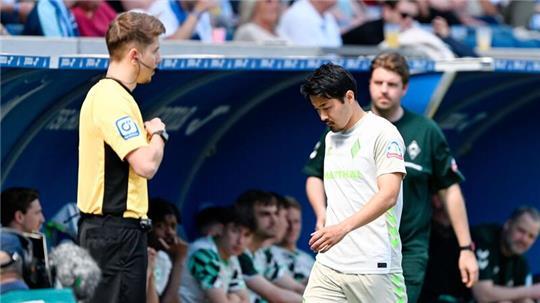 Bremens Abwehrspieler Yukinari Sugawara kassierte den frühesten Platzverweis dieser Saison. (Archivbild)