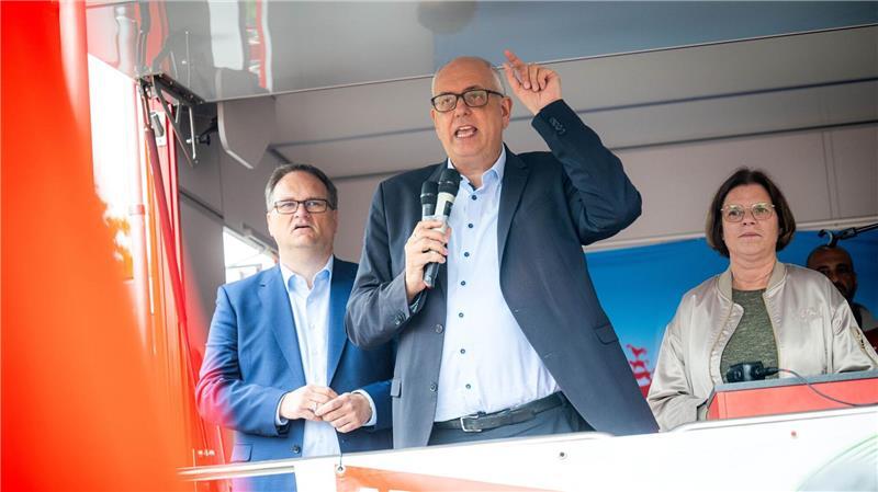 Bremens Bürgermeister verspricht, sich weiter für das Stahlwerk einzusetzen.