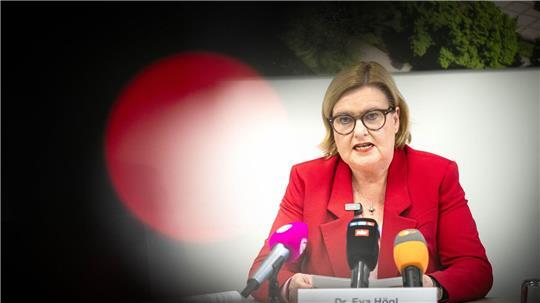 Bremens Innensenatorin wehrt sich gegen Kritik am Vorgehen der Behörden.