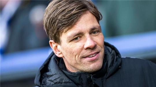 Bremens Leiter Profifußball Clemens Fritz betritt das Stadion.