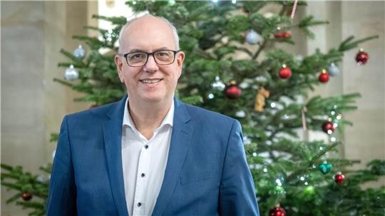 Bremens Regierungschef Andreas Bovenschulte (SPD) spricht in seiner Weihnachtsbotschaft über soziale Unterschiede. (Archivbild)