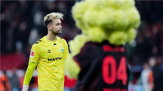 Bremer Enttäuschung: Torwart Mio Backhaus nach dem 0:1 in Leverkusen.