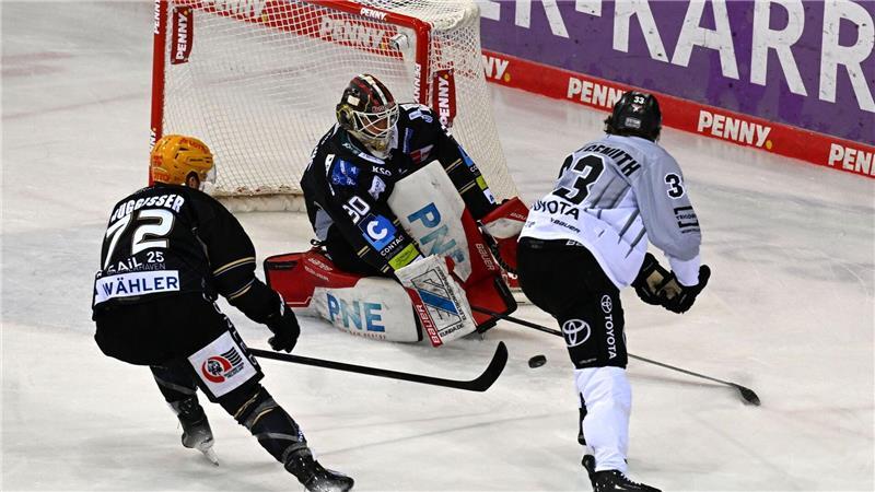 Bremerhaven vor dem Aus in den DEL-Playoffs Bremerhavens Torhüter Kristers Gudlevskis im Playoff-Duell mit den Kölner Haien.