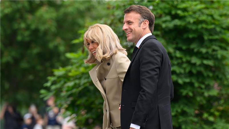 Brigitte Macron: Zwischen Zurückhaltung und derben Worten Brigitte begleitet ihren Mann zu vielen offiziellen Terminen. (Archivbild)