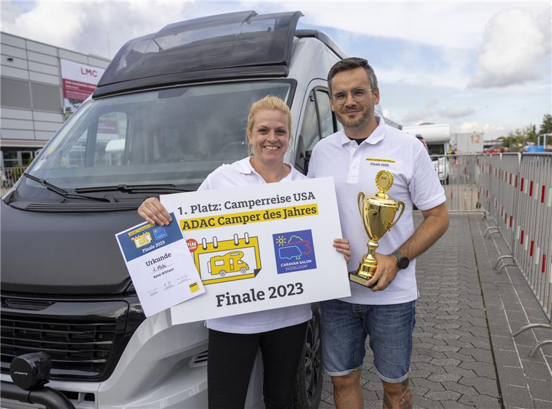 Brita Carlsen und René Wittwer aus Buchholz gewinnen beim Camper des Jahres. Foto: Thomas Banneyer/ADAC