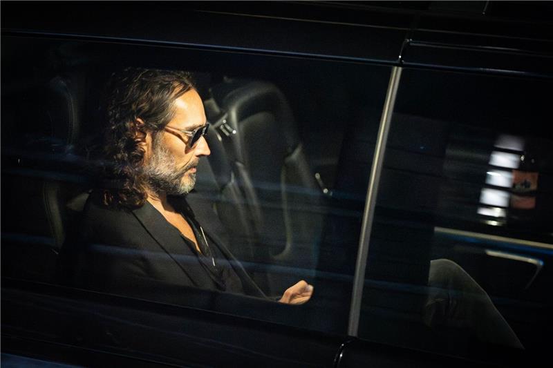 Russell Brand: Weitere Anzeigen wegen sexueller Übergriffe Britische Medien berichten über Vorwürfe mehrerer Frauen gegen Russell Brand wegen Vergewaltigung, körperlicher Übergriffe und emotionalen Missbrauchs.