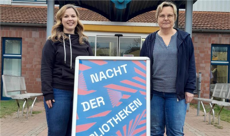 Bücher-Blind-Date bis Mario Kart zocken in Stade Britta Emmerich (rechts) und Laura Milsmann organisieren die „Nacht der Bibliotheken“.