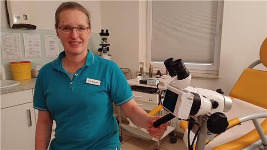 Britta Reichstein in ihrer Praxis in Bremerhaven.