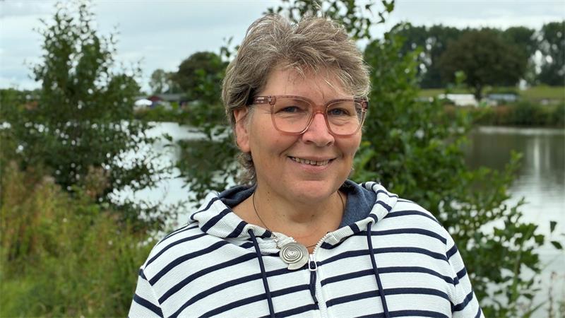 Britta Schröder-Buttkewitz begleitet als Sterbeamme die Andacht zum Weltsuizidpräventionstag.