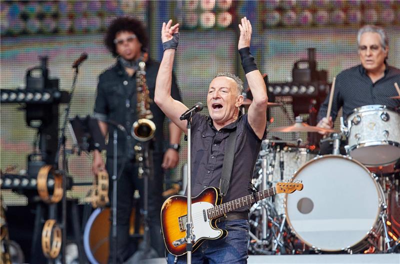 Bruce Springsteen bei seinem Konzert in Hamburg. Foto: Georg Wendt/dpa