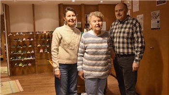 Brunhilde Heider mit Tochter Sonja Müller und Sohn Volker Heider.