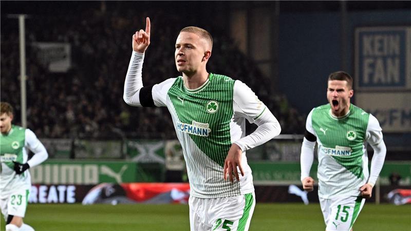 Brynjar Bjarnason sorgt für einen perfekten Fürther Start.